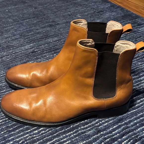 Banana Republic Ty Chelsea Boot - Picture 1 of 7